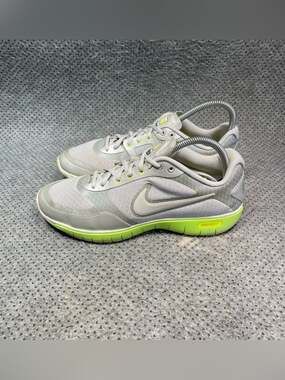 Nike Everyday Fit Silver Neon Running Shoes Size 9 Women’s